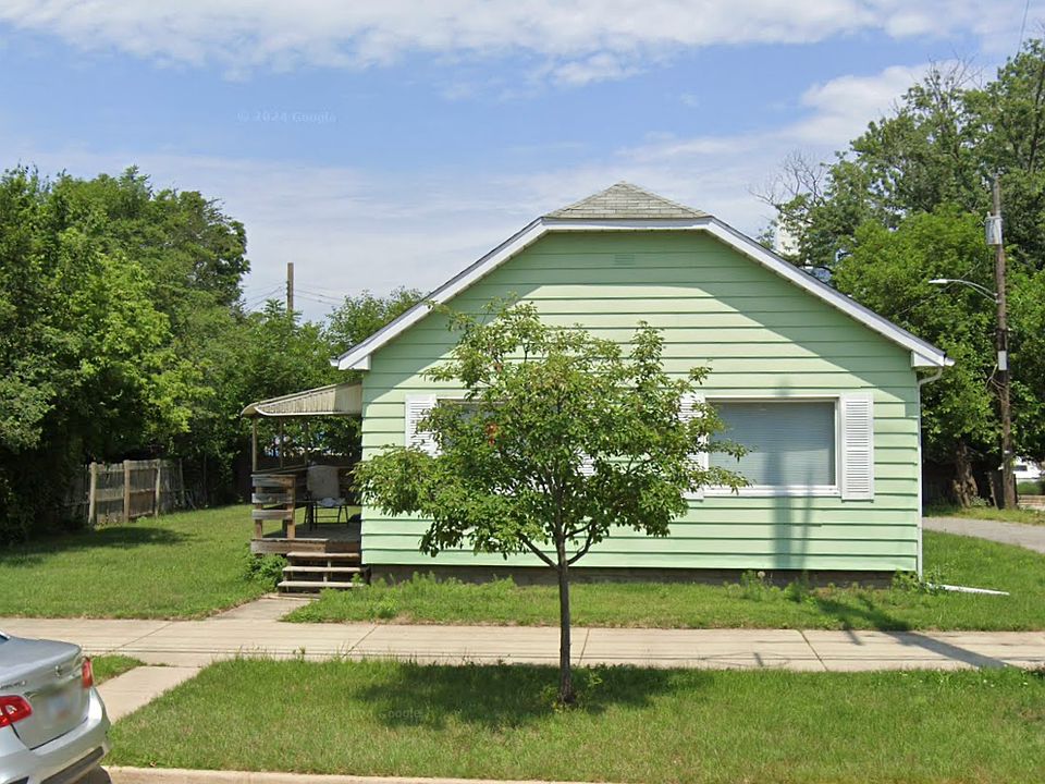 2nd image of 512 E 8th St