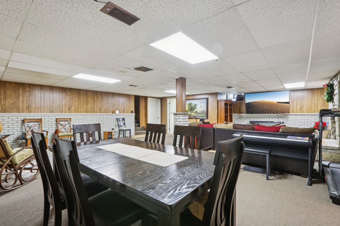 next background image