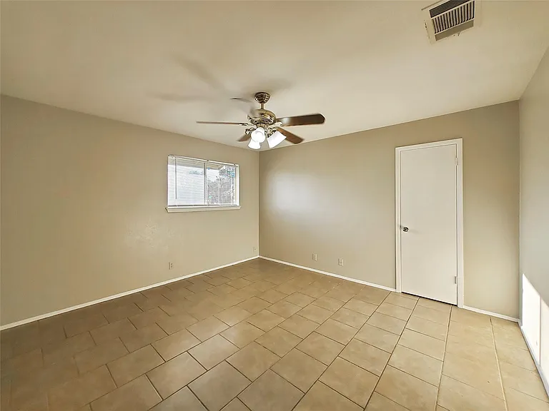 1814 Nicole Cir #B — Photo 10