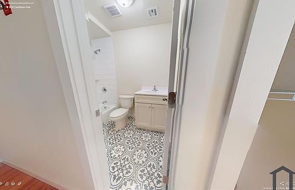 4th image of 872 Castleton Ave #2B