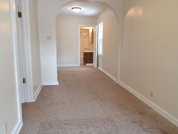 5th image of 209 Hyde Park St