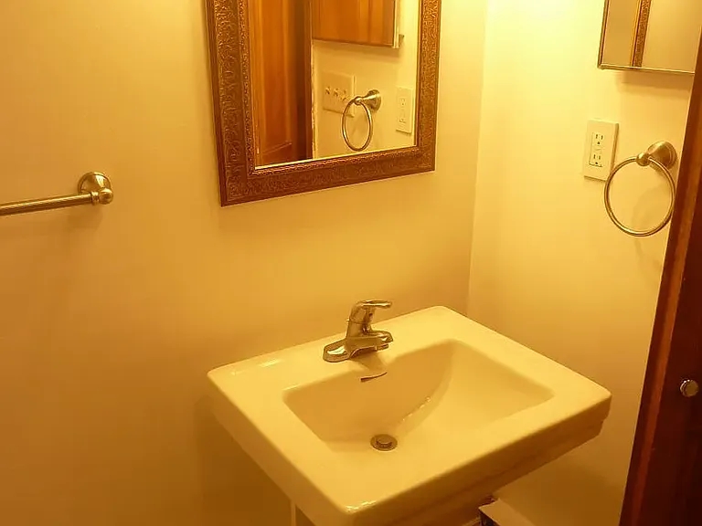 913 F St NE #BASEMENT — Photo 3
