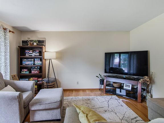 4th image of 2231 Frank St