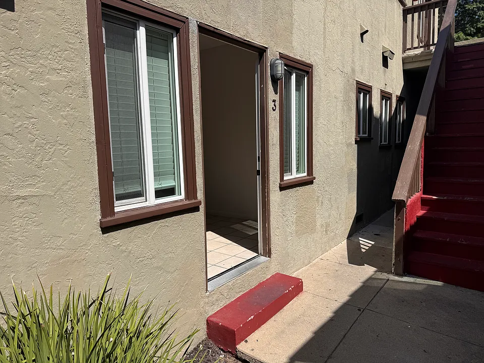 1085 Hoffman Ave #3
