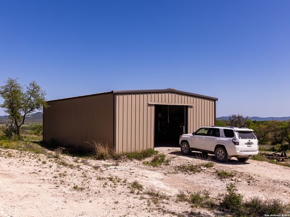 816 Cornelius Road, Utopia, TX 78884
