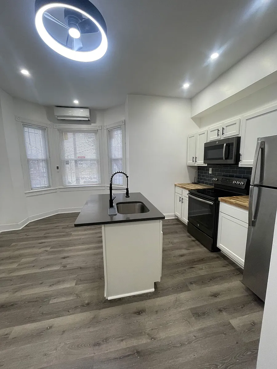 Building Photo - 2507 Saint Paul St #1