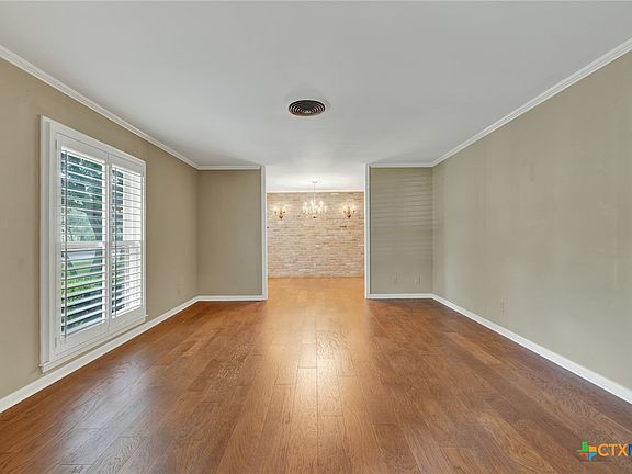 5th image of 211 Royal Oaks Dr
