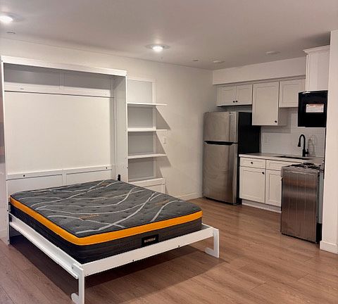 4th image of 5243 1/2 Agnes Ave #1/4