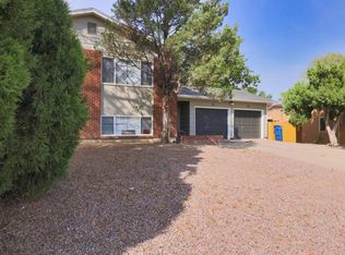 18 Douglas Ln, Pueblo, CO 81001