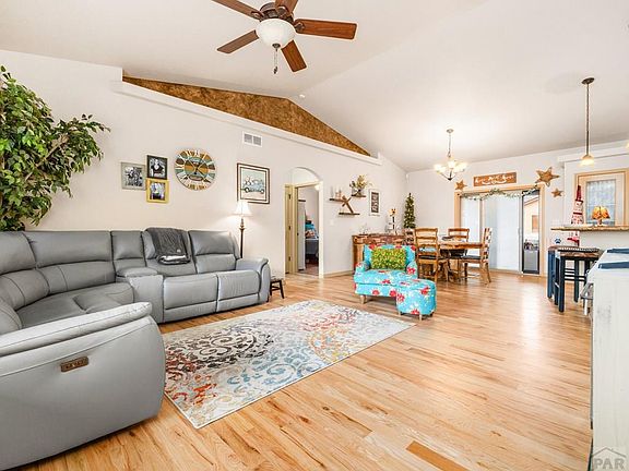 3rd image of 2309 Meadowlark Ln