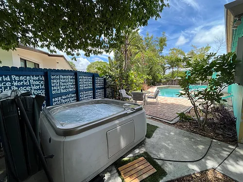 425 NE 20th St Photo 1
