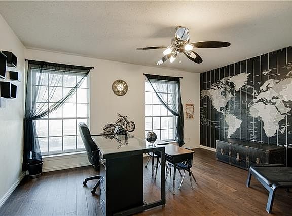 5th image of 2410 Winewood Ln