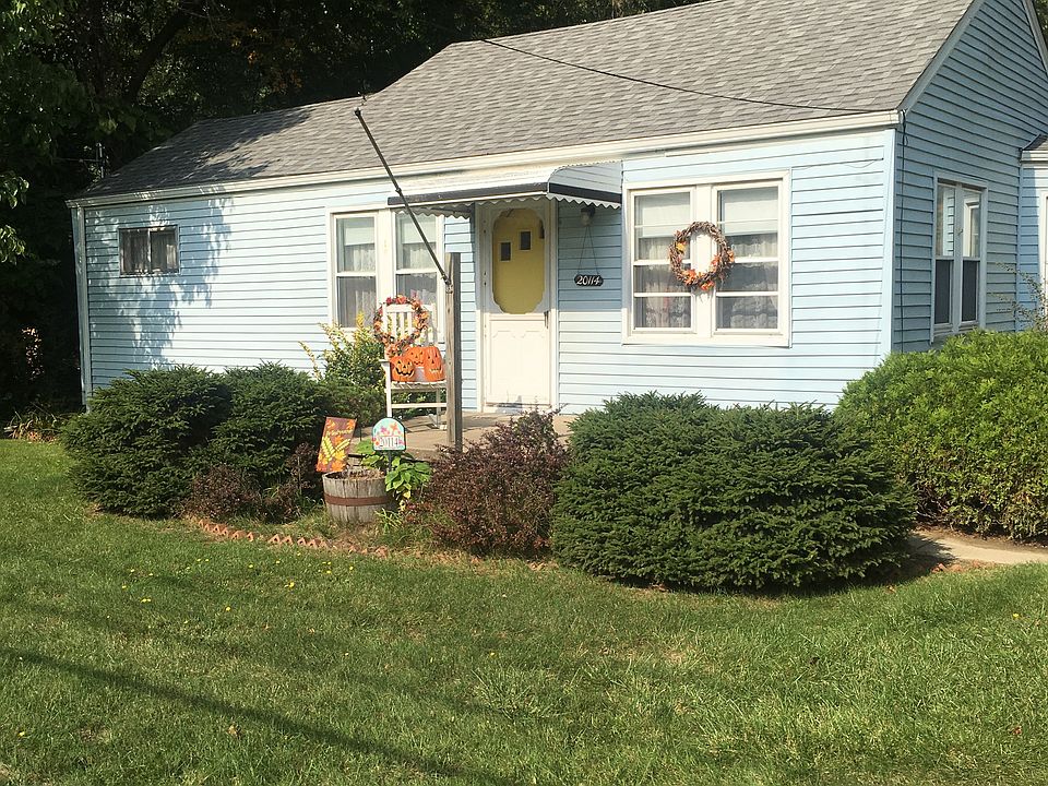 Make this cute, cozy home yours
