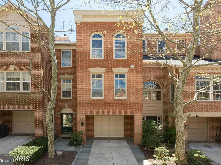 4062 Mansion Dr NW — Photo 1
