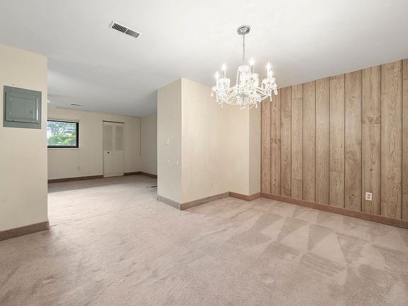 4th image of 221 Oak St APT 17-12