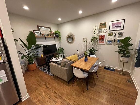 4th image of 1644 N Hermitage Ave #1R