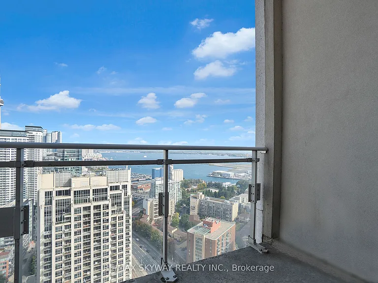628 Fleet St #LPH03 — Photo 26