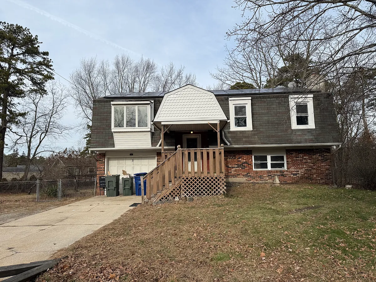 Building Photo - 3 Cherokee Dr