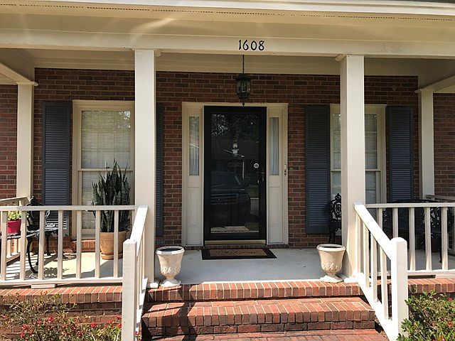 1st image of 1608 Cypress Ln