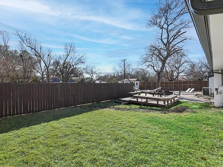 3544 Northaven Rd — Photo 37