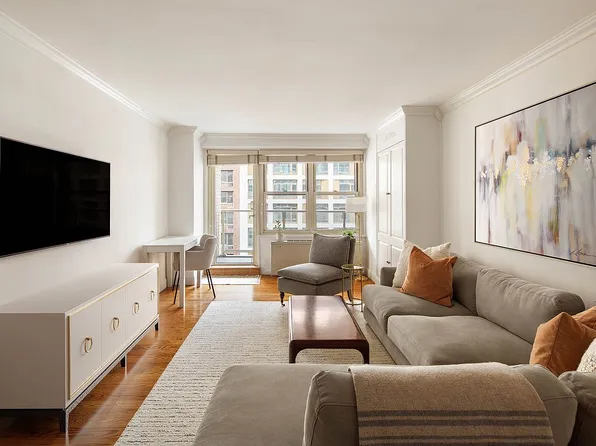 305 E 24th St APT 10A, New York, NY 10010