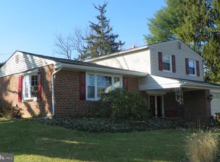 2 Buck Run Ln, Malvern, PA 19355