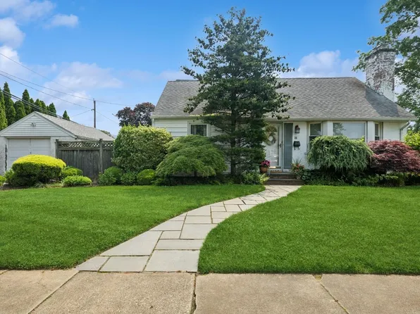 26 Croydon Drive, Merrick, NY 11566