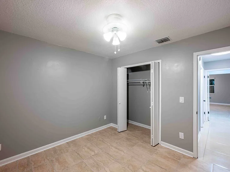 1623 Twin Oak Dr E — Photo 21