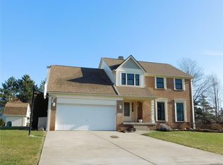 4 Hemlock Ln, Lancaster, NY 14086