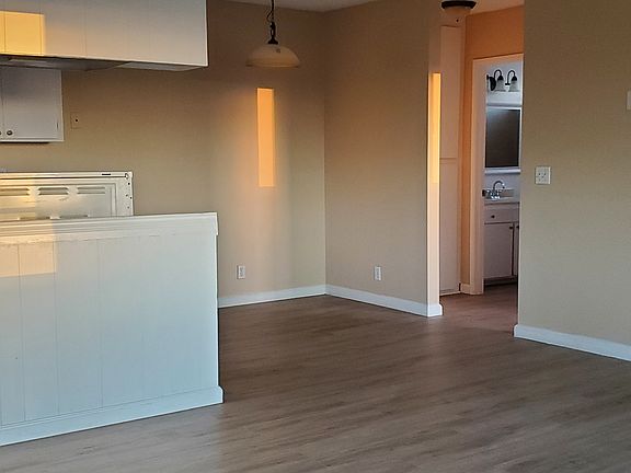 4th image of 112 Sellsway St #D