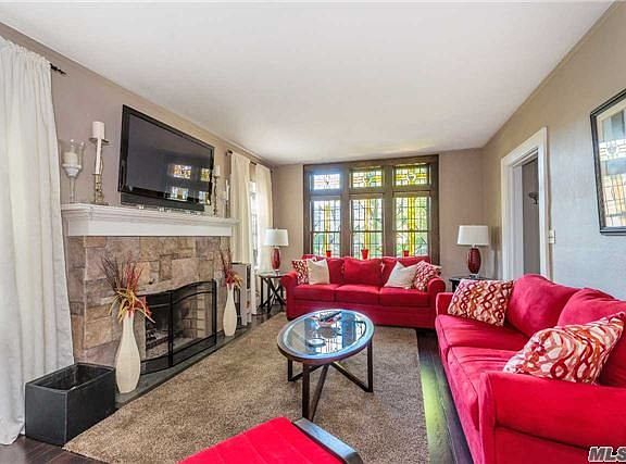 4th image of 153 E Saint Marks Pl