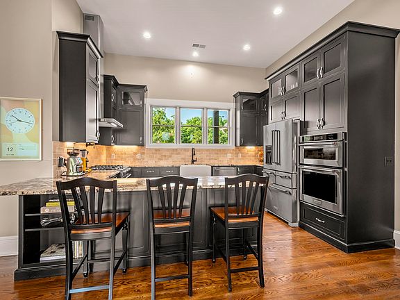 4th image of 398 Mapleton Ln