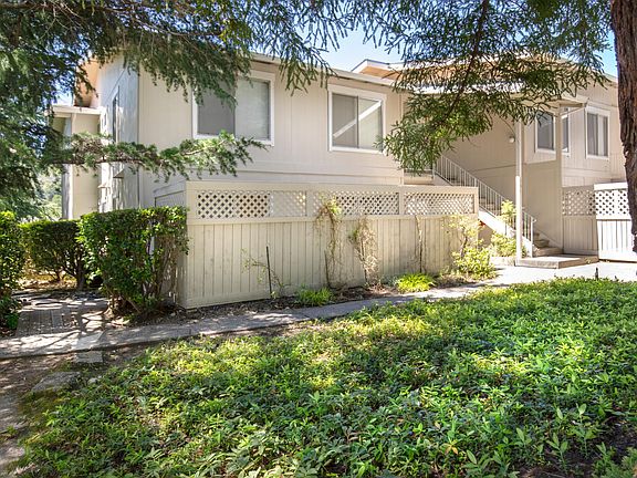 2nd image of 131 Ascot Ct APT 2
