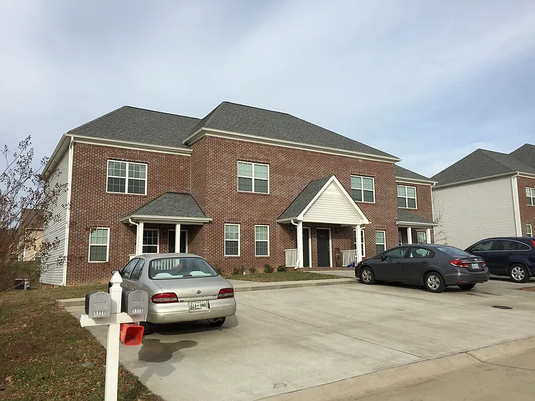 New Castle Dr NE — Photo 2
