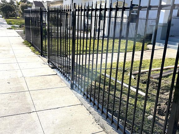 2nd image of 1431 W 53rd St
