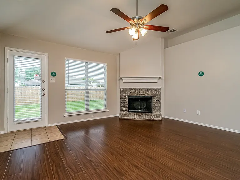 904 Nancy Dr — Photo 8