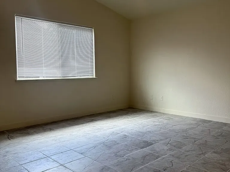 614 Barbara Ct — Photo 11