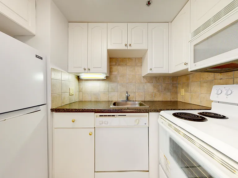 341 Maclaren St — Photo 30