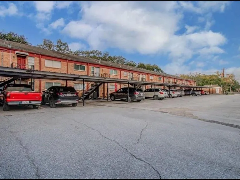 11609 Chimney Rock Rd #B — Photo 21