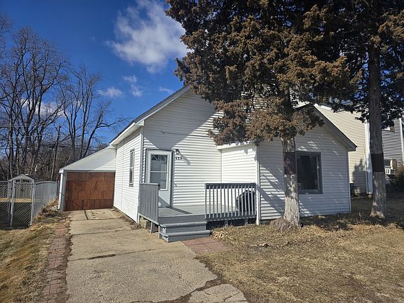 3rd image of 4311 E Wonder Lake Rd