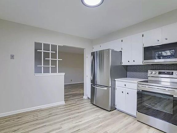 2nd image of 3616 Barretts Dr
