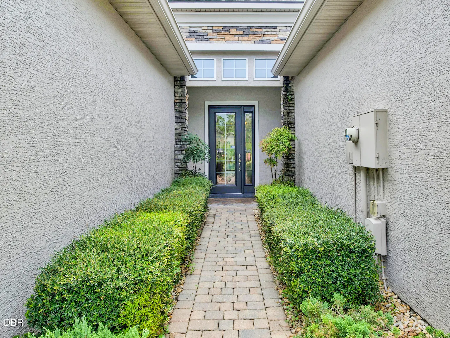 3 bed, 3.0 bath, 2056 sqft, $2,600 — Photo 4