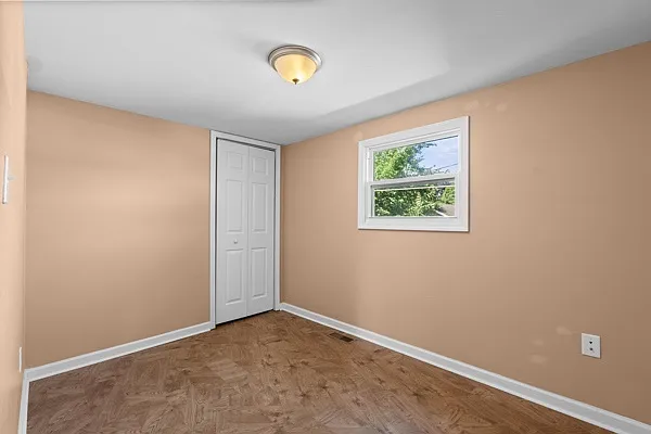 23233 Wellington Ave — Photo 17