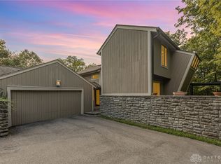 18 Locust Hill Rd, Cincinnati, OH 45245