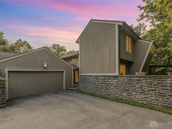 18 Locust Hill Rd, Cincinnati, OH 45245