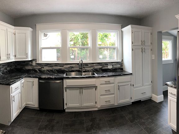 2nd image of 2616 Morton Ave