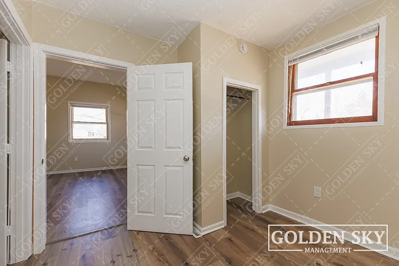 3 bed, 1.0 bath, 936 sqft, $1,275 — Photo 3