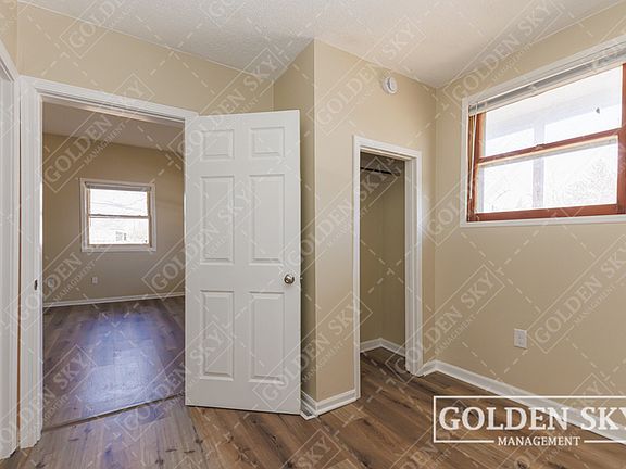 3rd image of 2915 S Vine St