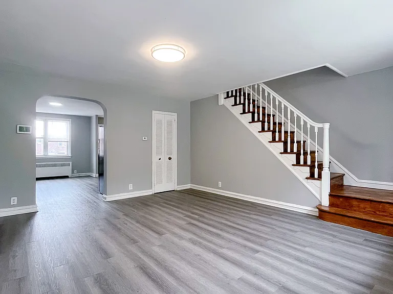 1522 Devereaux Ave — Photo 5