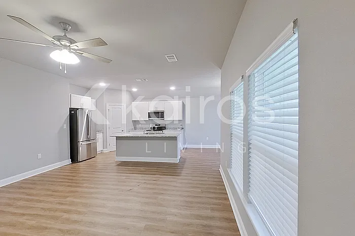 4 bed, 2.0 bath, 1601 sqft, $1,945 — Photo 3